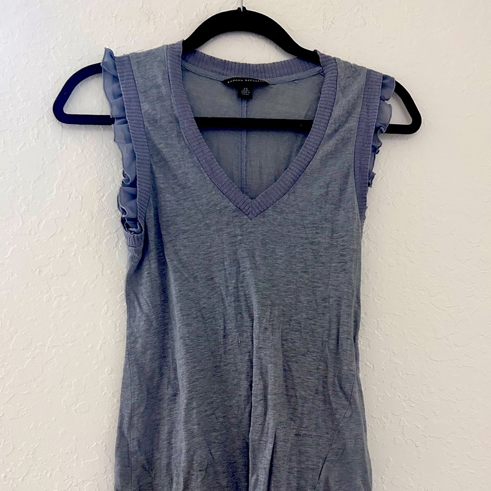 Banana Republic Grey Sheer V Neck Tank Size XS Women’s